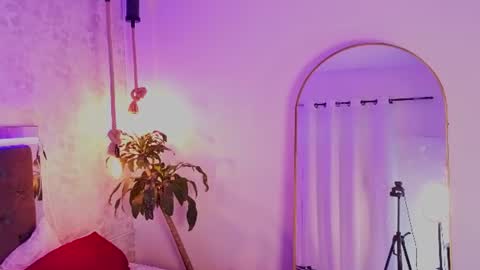 Snapshot of kathira_londres chatting on 06.19.26 Sofia online show from 06.19.26