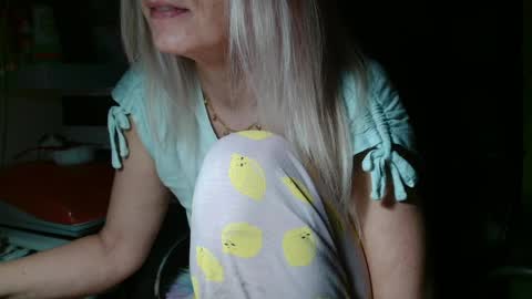 Snapshot of kathleenedwards chatting on 06.05.26 Kathleen online show from 06.05.26