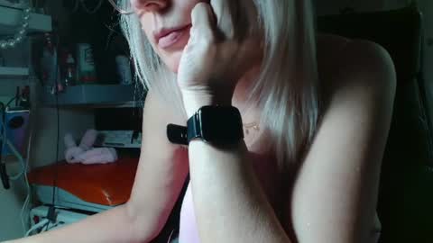 Snapshot of kathleenedwards chatting on 06.16.26 Kathleen online show from 06.16.26