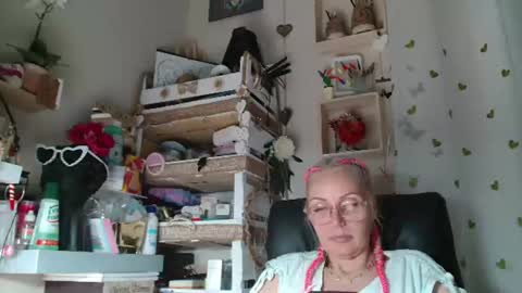 Snapshot of kathleenedwards chatting on 06.25.26 Kathleen online show from 06.25.26