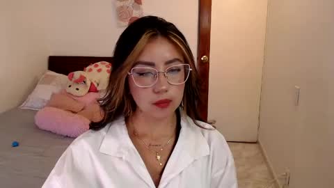Snapshot of kathyrose_ chatting on 04.30.26 Kathy online show from 04.30.26