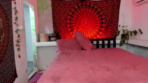 Snapshot of katia131988 chatting on 01.14.25 TIA online show from 01.14.25