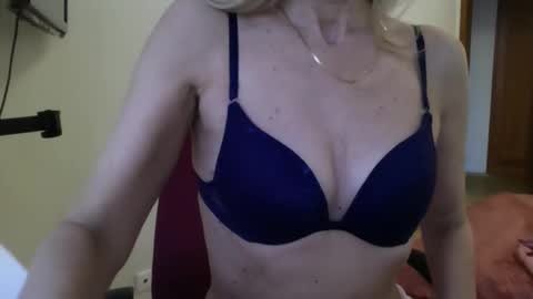 Snapshot of katia888 chatting on 03.10.25 katia888 online show from 03.10.25