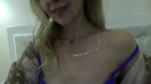 Snapshot of katia888 chatting on 03.11.25 katia888 online show from 03.11.25