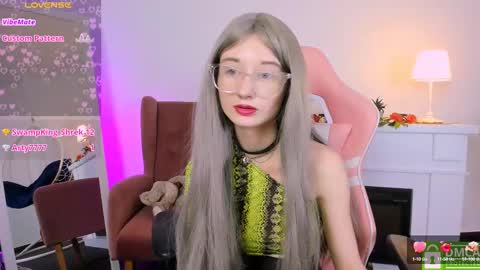 Snapshot of katia_kim chatting on 02.13.25 Katia  online show from 02.13.25