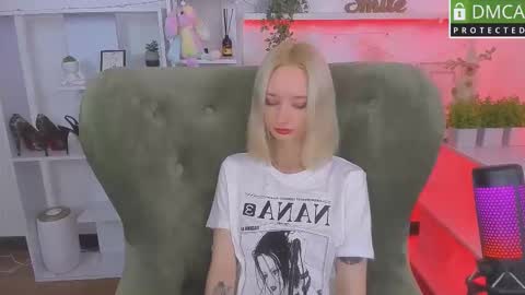 Snapshot of katia_kim chatting on 10.10.25 Katia  online show from 10.10.25