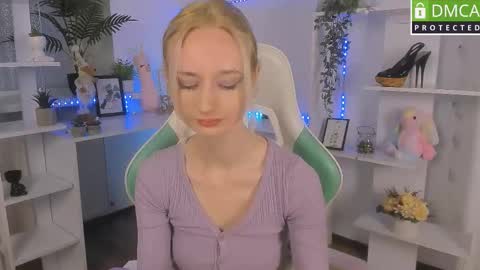 Snapshot of katia_kim chatting on 10.12.25 Katia  online show from 10.12.25