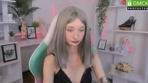 Snapshot of katia_kim chatting on 10.20.25 Katia  online show from 10.20.25