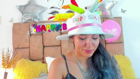 Snapshot of katiacuper chatting on 01.13.25 Katia Cuper online show from 01.13.25