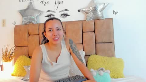 Snapshot of katiacuper chatting on 01.20.25 Katia Cuper online show from 01.20.25