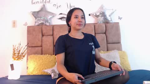 Snapshot of katiacuper chatting on 01.23.25 Katia Cuper online show from 01.23.25