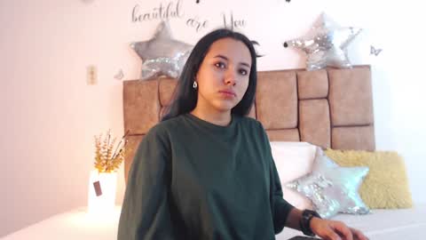 Snapshot of katiacuper chatting on 01.25.25 Katia Cuper online show from 01.25.25