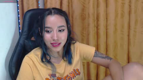 Snapshot of katiacuper chatting on 01.30.25 Katia Cuper online show from 01.30.25