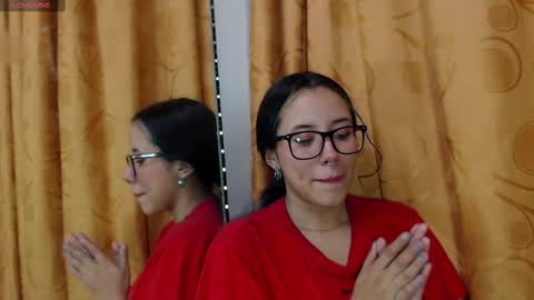 Snapshot of katiacuper chatting on 02.19.25 Katia Cuper online show from 02.19.25