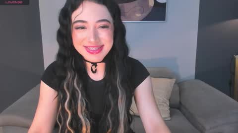 Snapshot of katieangel1 chatting on 10.10.25 katieangel1 online show from 10.10.25