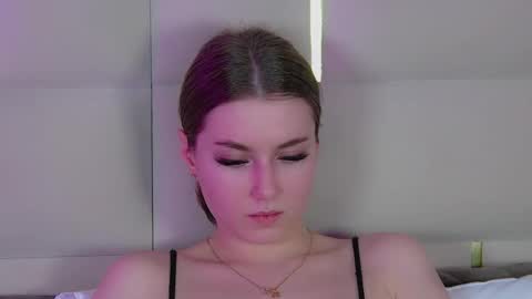 katiereeves online show from 11.25.25