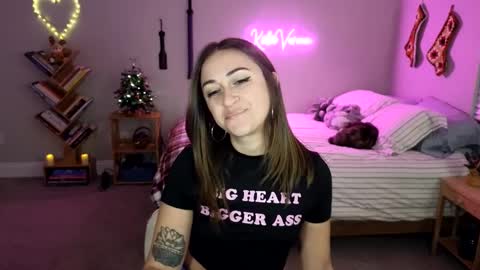 Snapshot of katieverona chatting on 12.22.24 Katie Verona online show from 12.22.24