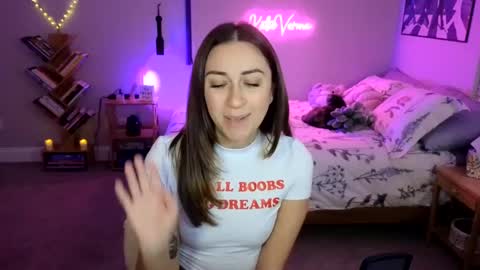 Snapshot of katieverona chatting on 12.30.24 Katie Verona online show from 12.30.24