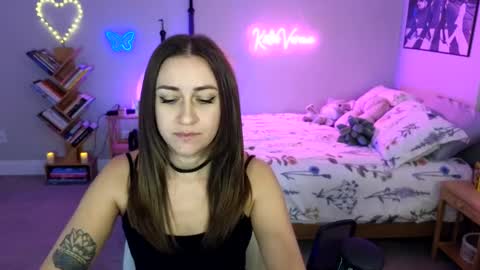 Snapshot of katieverona chatting on 01.14.25 Katie Verona online show from 01.14.25