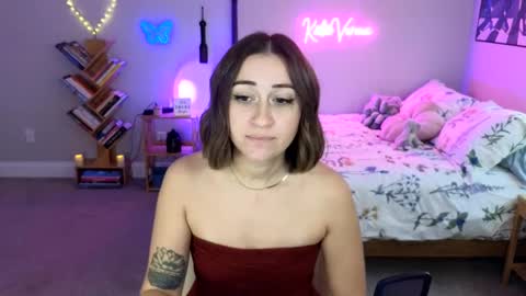 Snapshot of katieverona chatting on 01.26.25 Katie Verona online show from 01.26.25