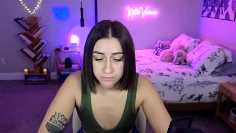 Snapshot of katieverona chatting on 01.28.25 Katie Verona online show from 01.28.25