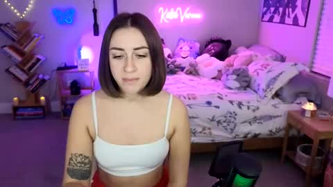 Snapshot of katieverona chatting on 02.03.25 Katie Verona online show from 02.03.25