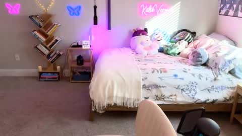 Snapshot of katieverona chatting on 02.07.25 Katie Verona online show from 02.07.25