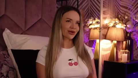 Snapshot of katjolie chatting on 05.18.26 KatJolie online show from 05.18.26