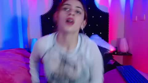 Snapshot of katniss_moon chatting on 06.27.26 Katniss online show from 06.27.26
