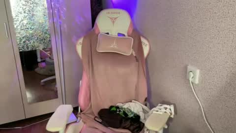 Snapshot of katrin_kristal chatting on 04.21.26 naked in pvt show 100 tk online show from 04.21.26