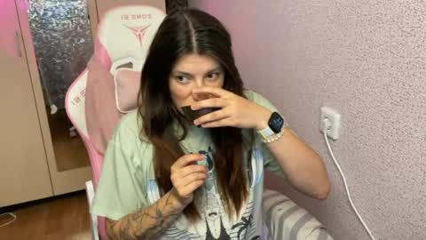 Snapshot of katrin_kristal chatting on 04.27.26 naked in pvt show 100 tk online show from 04.27.26