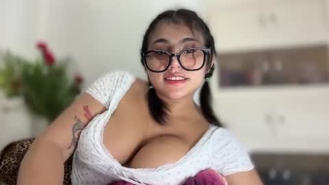 Snapshot of katrinathompsoncums chatting on 07.25.26 katrina online show from 07.25.26