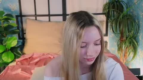 Snapshot of katt_yy chatting on 04.22.26 katt_yy online show from 04.22.26