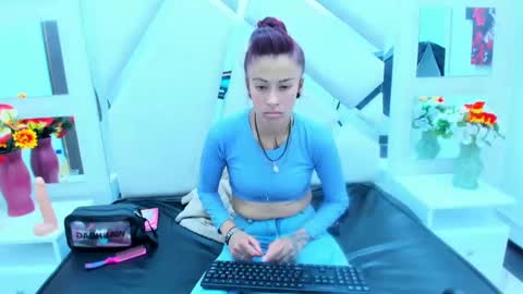 Snapshot of kattalella_luck chatting on 11.07.25 kattalella luck online show from 11.07.25