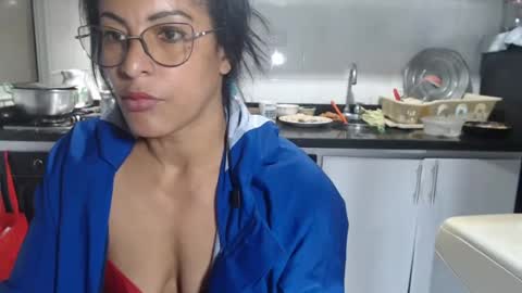 Snapshot of kattleyagray chatting on 09.29.25 KattleyaGrey online show from 09.29.25