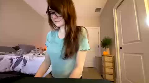 Josie live show Tuesday Wednesday and Thursday online show from 10.15.25