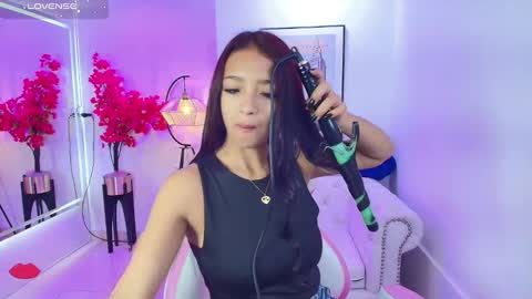 Snapshot of katty_rounds chatting on 10.23.25 katty_rounds online show from 10.23.25