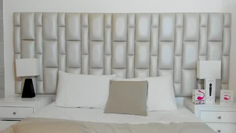 katy blonde girl and paola big boobs online show from 02.01.25