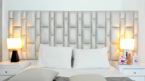 katy blonde girl and paola big boobs online show from 12.22.25