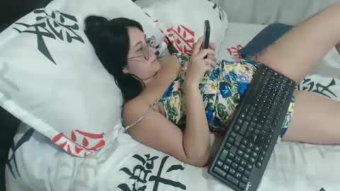 Snapshot of katy_bello chatting on 02.15.25 katy online show from 02.15.25