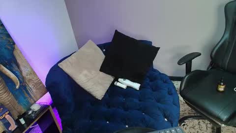 Snapshot of katyamonroe_ chatting on 12.23.25 katyamonroe_ online show from 12.23.25
