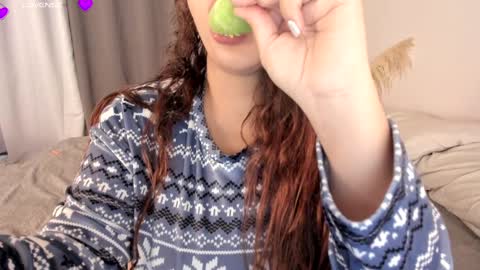 Snapshot of katybloom_ chatting on 12.22.24 online show from 12.22.24