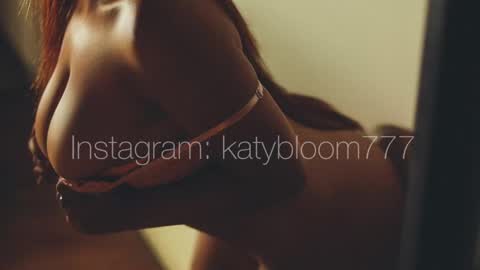 Snapshot of katybloom_ chatting on 02.20.25 online show from 02.20.25