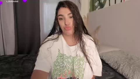 Snapshot of katybloom_ chatting on 02.21.25 online show from 02.21.25