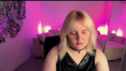 Snapshot of katybriggs chatting on 06.16.26 Katy online show from 06.16.26