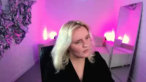 Snapshot of katybriggs chatting on 06.25.26 Katy online show from 06.25.26