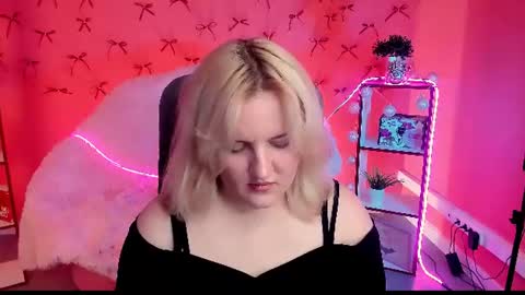 Snapshot of katybriggs chatting on 06.30.26 Katy online show from 06.30.26