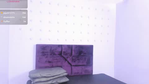 Snapshot of katybrowns chatting on 12.21.24 KATY online show from 12.21.24