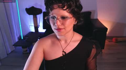 Snapshot of katyxxx_043 chatting on 10.15.25 katyxxx_043 online show from 10.15.25