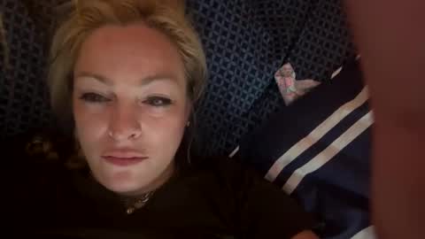 Snapshot of kay_la chatting on 09.21.25 kay_la online show from 09.21.25